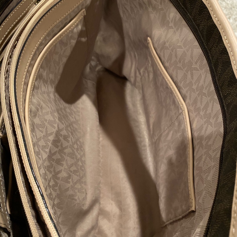 Michael Kors tote - Picture 8 of 8